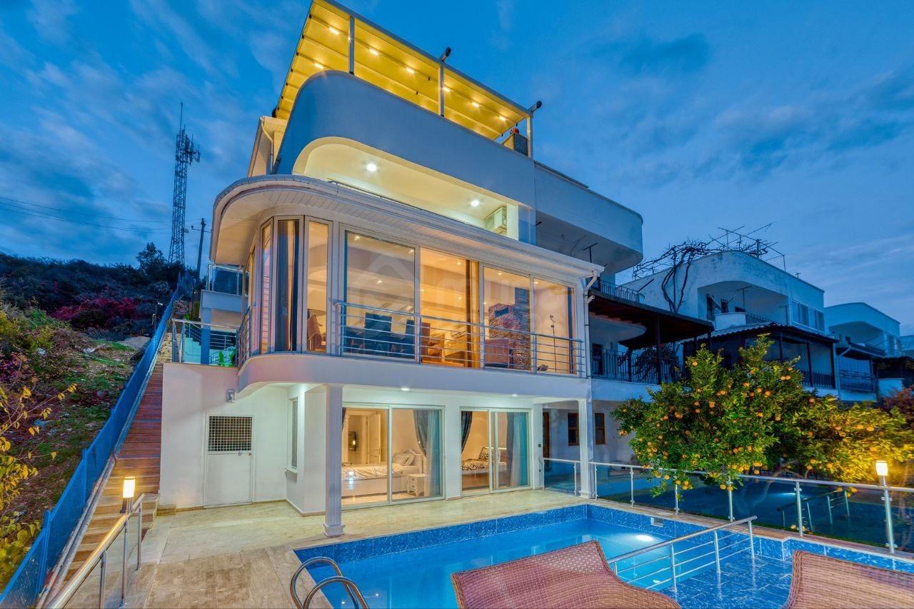5+1 Lux Villa Full Furnished in Kargıcak, Alanya